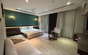 Hotel Elegant Inn