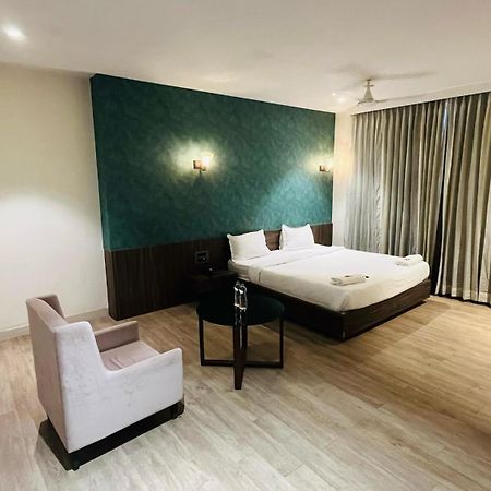 Hotel Elegant Inn Surat Luaran gambar
