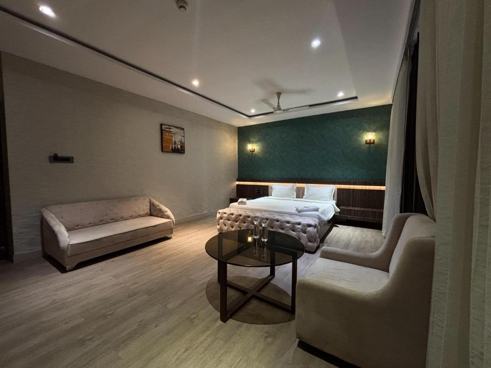 Hotel Elegant Inn Surat Luaran gambar