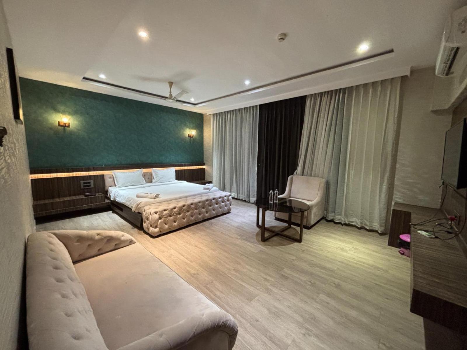 Hotel Elegant Inn Surat Luaran gambar