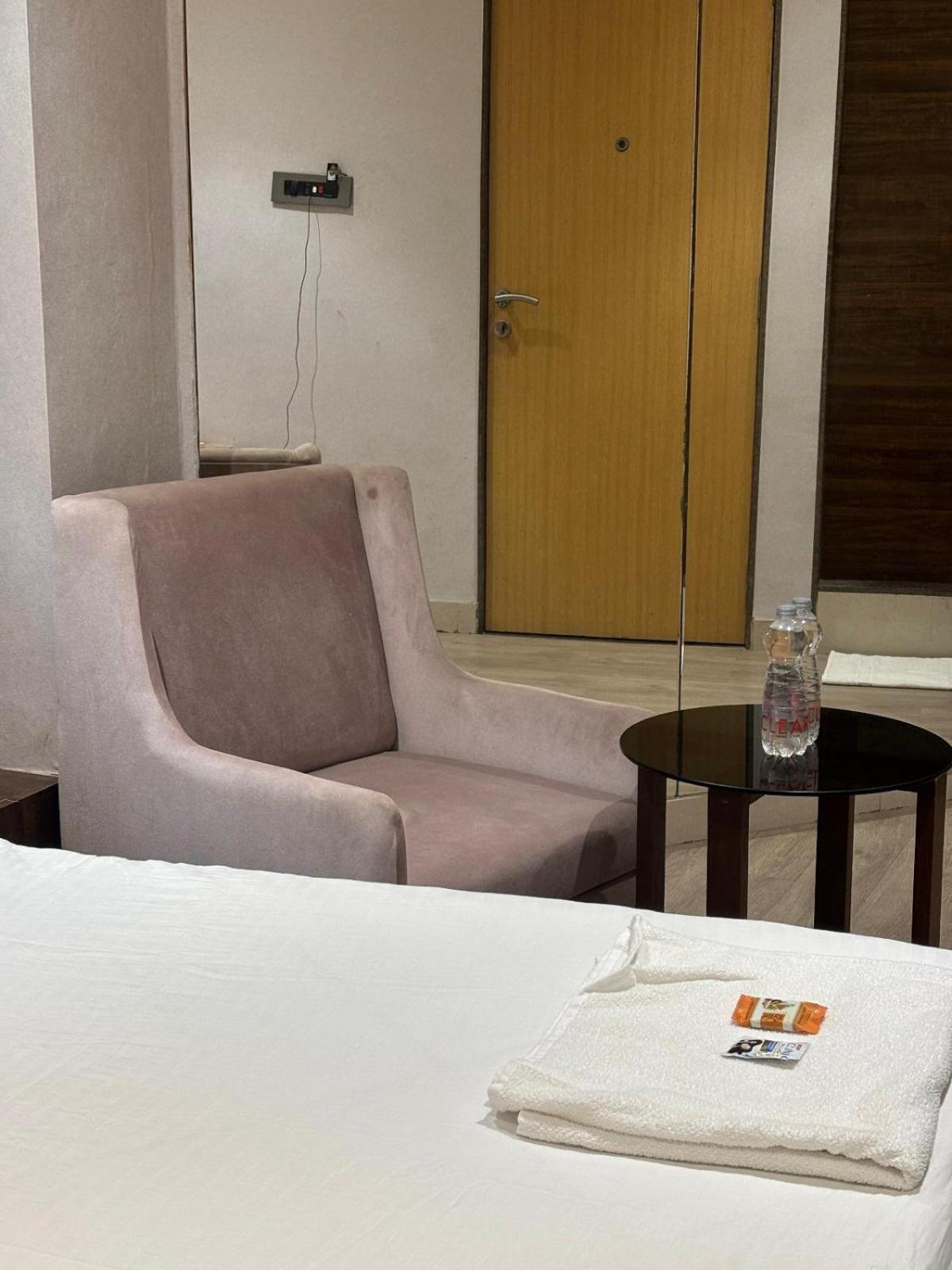 Hotel Elegant Inn Surat Luaran gambar