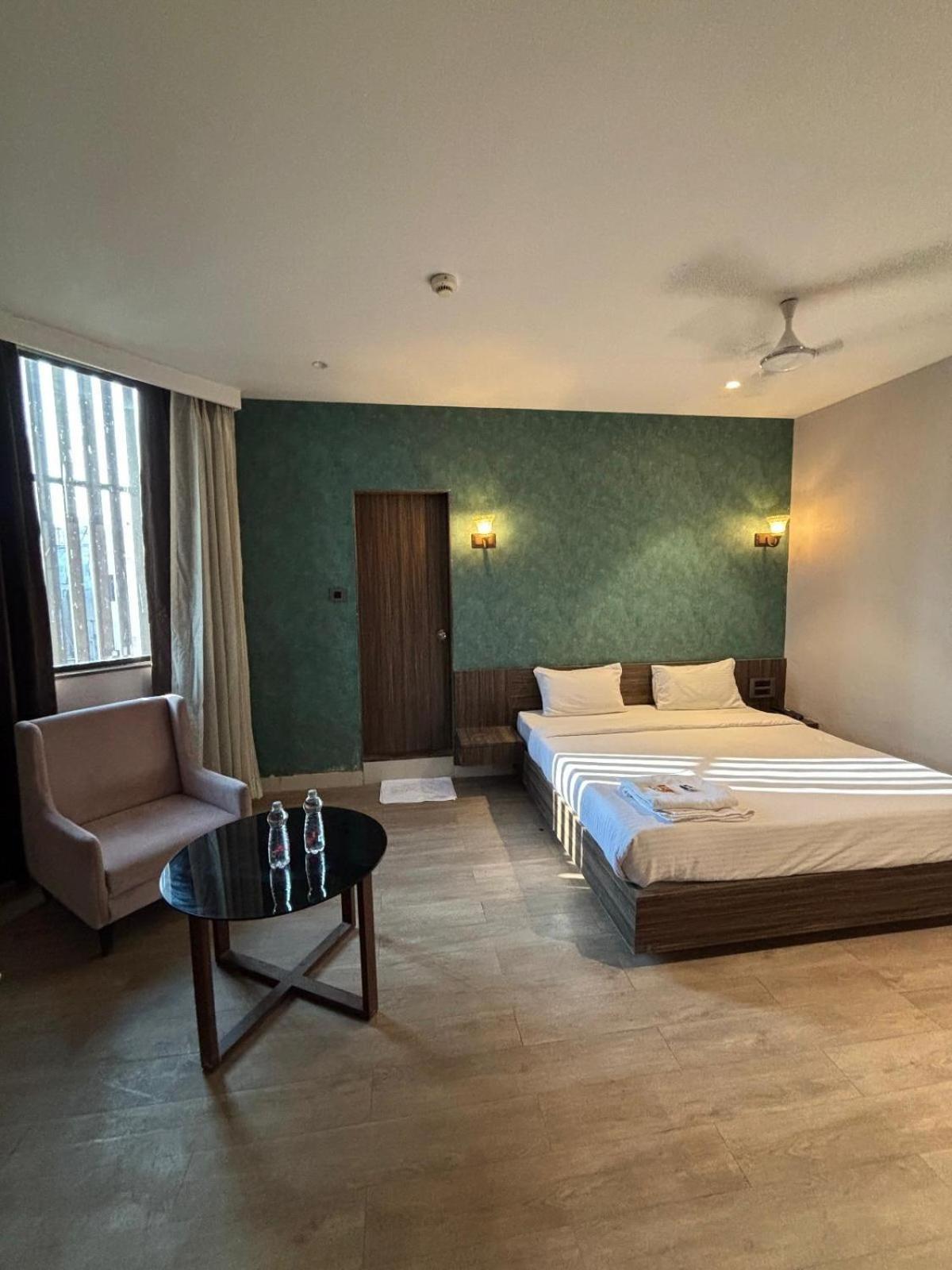 Hotel Elegant Inn Surat Luaran gambar